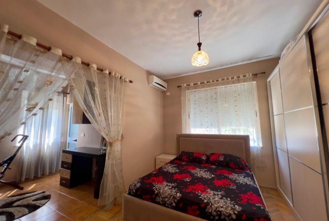 Shtepi ne shitje Apartament ne Tirane, 2+1, Mobilimi E mobiluar, Pagesa 199,000  Euro.