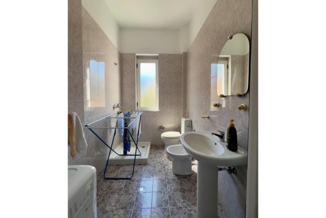 Shtepi ne shitje Apartament ne Tirane, 2+1, Mobilimi E mobiluar, Pagesa 199,000  Euro.