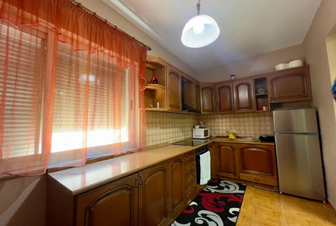 Shtepi ne shitje Apartament ne Tirane, 2+1, Mobilimi E mobiluar, Pagesa 199,000  Euro.