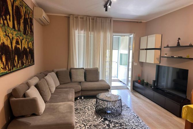Shtepi ne shitje Apartament ne Tirane, 2+1, Mobilimi E mobiluar, Pagesa 182,000  Euro.