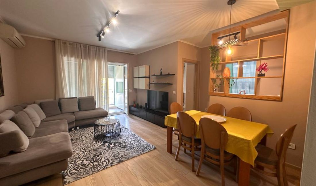 Shtepi ne shitje Apartament ne Tirane, 2+1, Mobilimi E mobiluar, Pagesa 182,000  Euro.