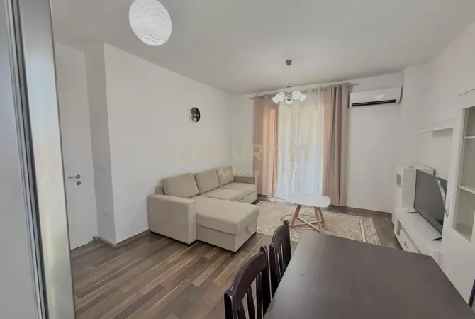 Shtepi me qera Apartament ne Tirane, 2+1, Mobilimi E mobiluar, Pagesa 550  Euro.