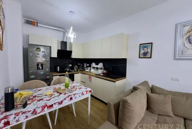Shtepi me qera Apartament ne Tirane, 2+1, Mobilimi E mobiluar, Pagesa 650  Euro.