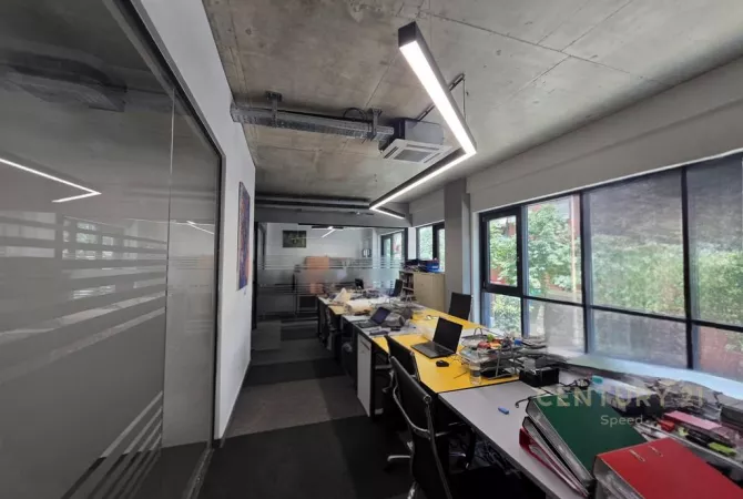 Japim zyrë me qira në Rrugën e Kosovarëve!