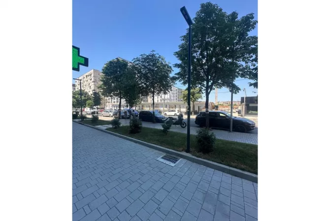 JEPET ME QIRA AMBIENT KOMERCIAL BUZE RRUGE PRANE U.E.T!!!