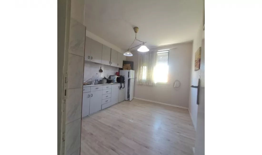 Shtepi ne shitje Apartament ne Tirane, 2+1, Mobilimi E mobiluar, Pagesa 160,000  Euro.