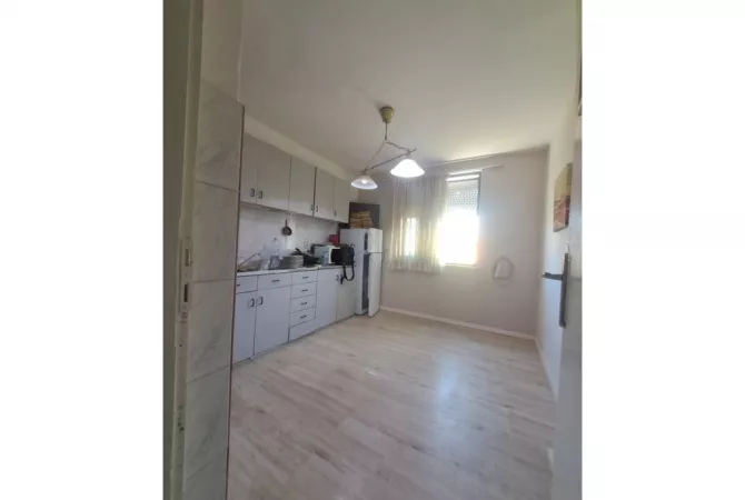 SHITET APARTAMENT 2+1 PRANE KAFE FLORA