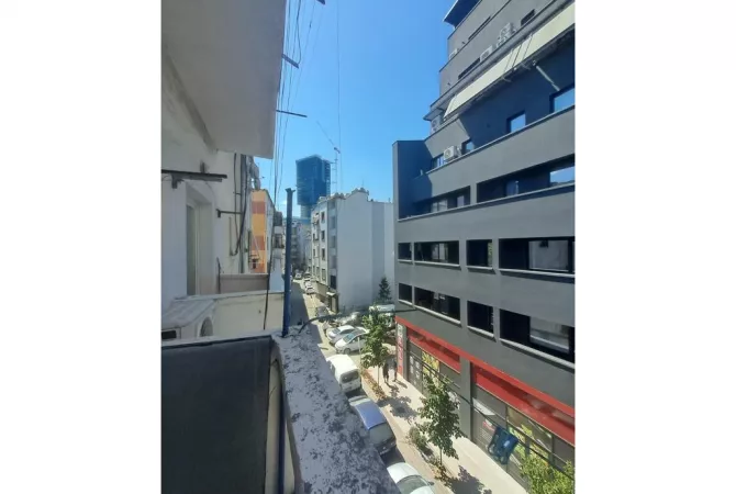 Shtepi ne shitje Apartament ne Tirane, 2+1, Mobilimi E mobiluar, Pagesa 160,000  Euro.