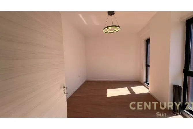 Business Property for Rent 3+1 in Tirana - 850 Euro