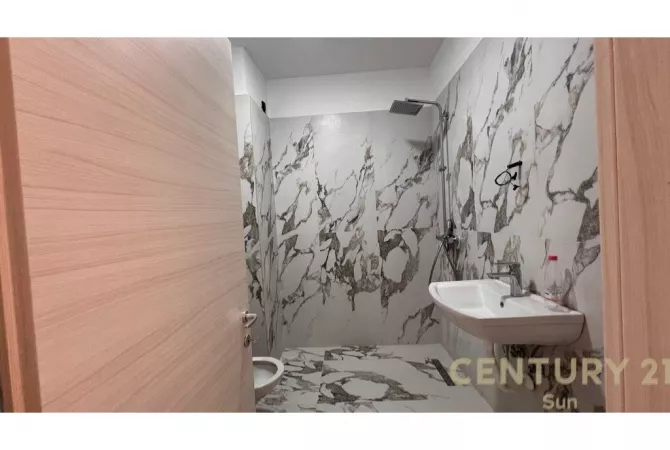 APARTAMENT 1+1 ME QIRA I PERSHTATSHEM PER ZYRA!