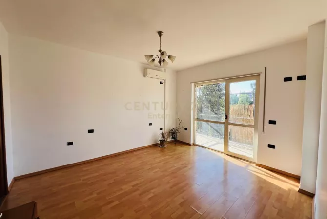 Business Property for Rent 3+1 in Tirana - 1,300 Euro