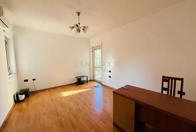 Business Property for Rent 3+1 in Tirana - 1,300 Euro