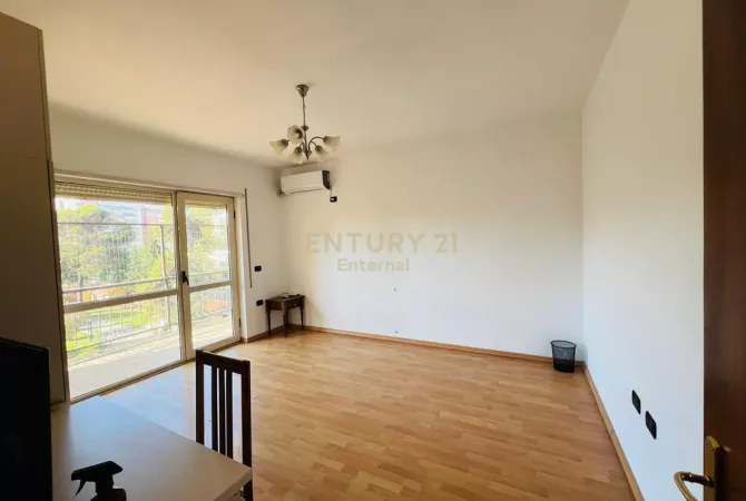 Business Property for Rent 3+1 in Tirana - 1,300 Euro
