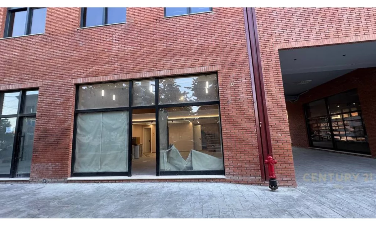 DYQAN CORNER PER QIRA TEK ''TIRANA GOLDEN PARK 3'' !