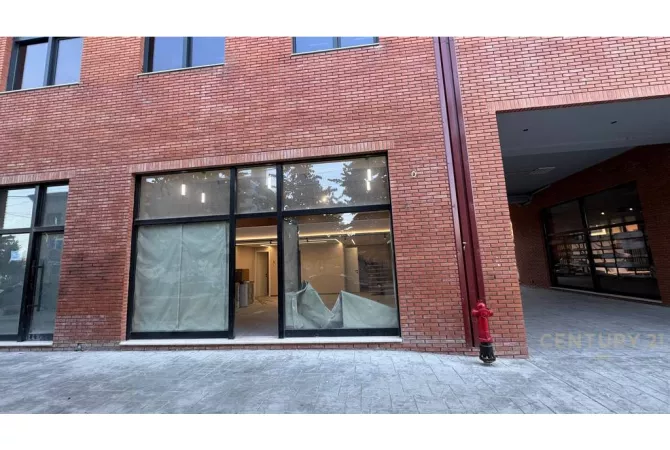 DYQAN CORNER PER QIRA TEK ''TIRANA GOLDEN PARK 3'' !