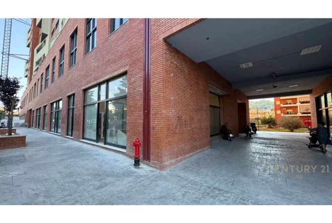 DYQAN CORNER PER QIRA TEK ''TIRANA GOLDEN PARK 3'' !