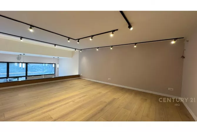 DYQAN CORNER PER QIRA TEK ''TIRANA GOLDEN PARK 3'' !