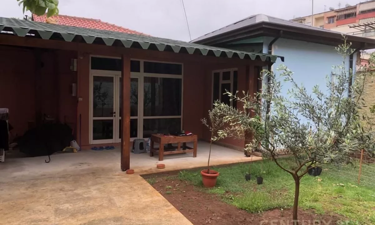 Shtepi ne shitje Shtepi Private ne Tirane, 2+1, Mobilimi E mobiluar, Pagesa 350,000  Euro.