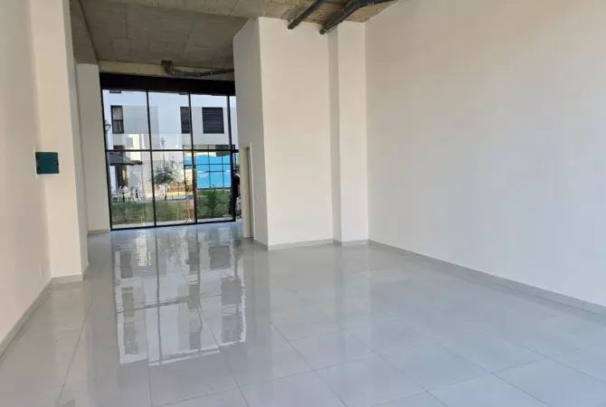 AMBIENT KOMERCIAL PER SHITJE NE RRUGEN JORDAN MISJA,BULEVARDI I RI!