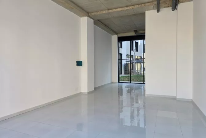 AMBIENT KOMERCIAL PER SHITJE NE RRUGEN JORDAN MISJA,BULEVARDI I RI!