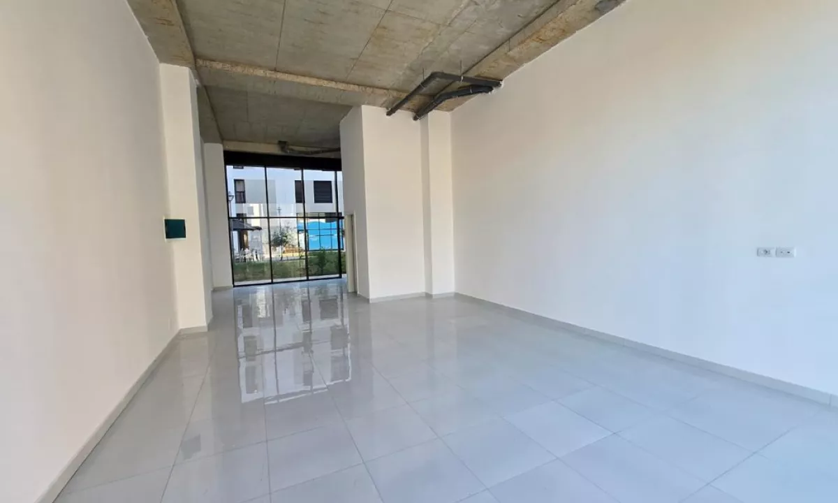 AMBIENT KOMERCIAL PER SHITJE NE RRUGEN JORDAN MISJA,BULEVARDI I RI!