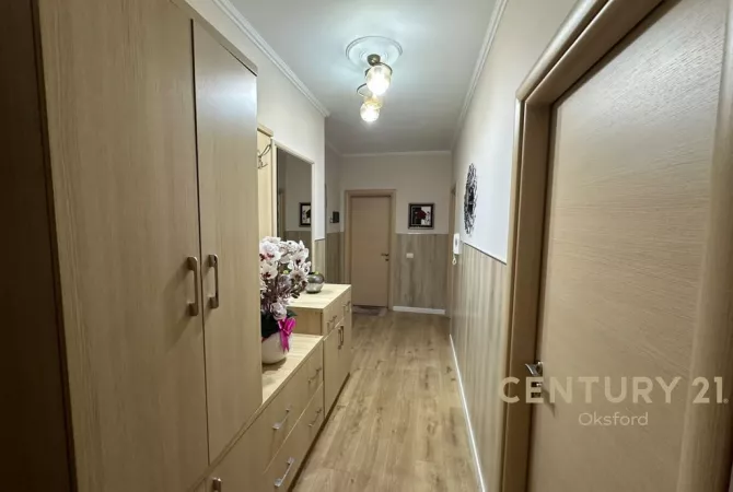 Shtepi ne shitje Apartament ne Tirane, 2+1, Mobilimi E mobiluar, Pagesa 192,000  Euro.