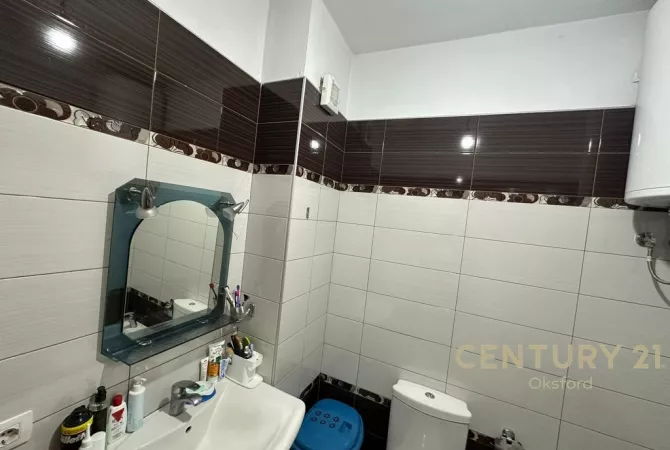 Shtepi ne shitje Apartament ne Tirane, 2+1, Mobilimi E mobiluar, Pagesa 192,000  Euro.