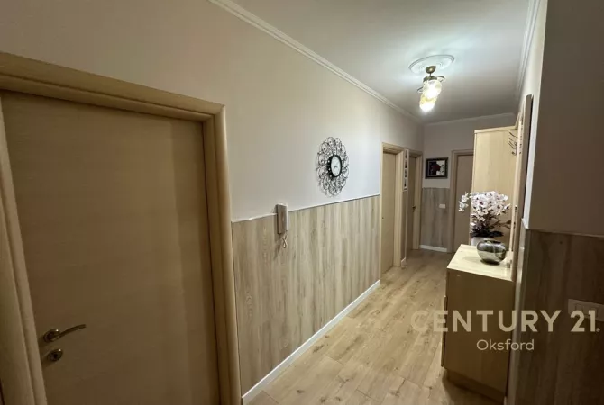 Shtepi ne shitje Apartament ne Tirane, 2+1, Mobilimi E mobiluar, Pagesa 192,000  Euro.