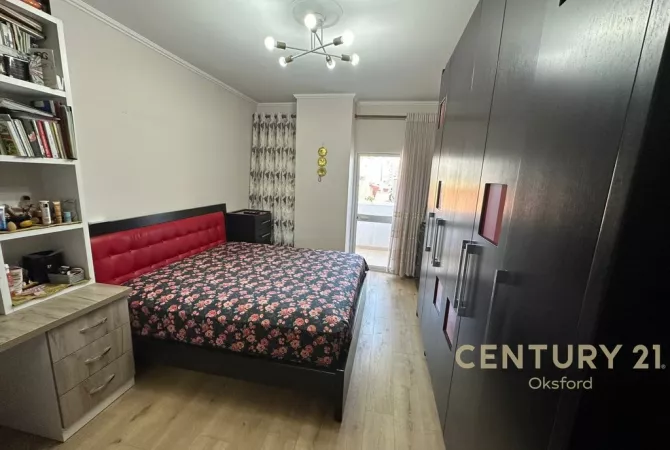 Shtepi ne shitje Apartament ne Tirane, 2+1, Mobilimi E mobiluar, Pagesa 192,000  Euro.