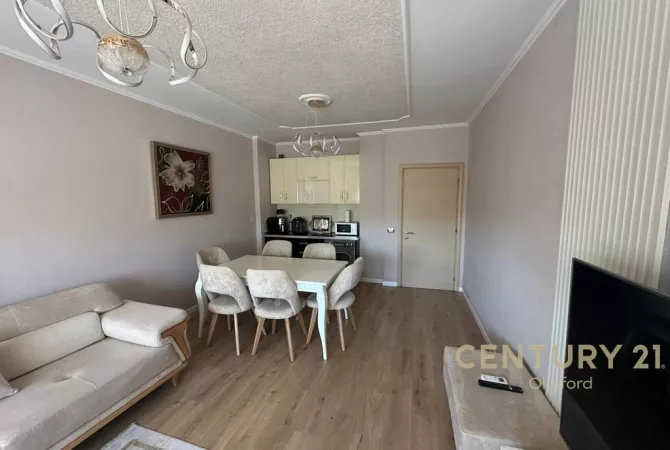 Shtepi ne shitje Apartament ne Tirane, 2+1, Mobilimi E mobiluar, Pagesa 192,000  Euro.