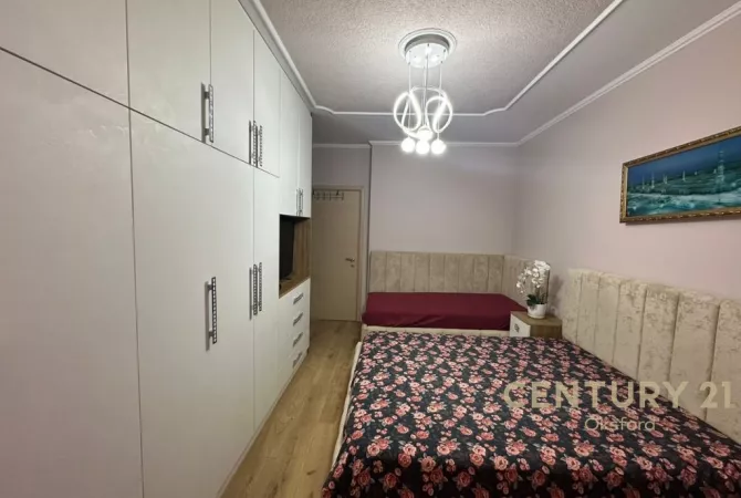 Shtepi ne shitje Apartament ne Tirane, 2+1, Mobilimi E mobiluar, Pagesa 192,000  Euro.