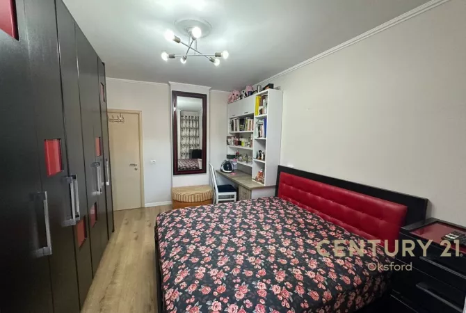 Shtepi ne shitje Apartament ne Tirane, 2+1, Mobilimi E mobiluar, Pagesa 192,000  Euro.
