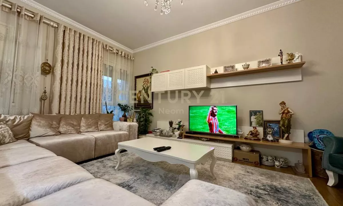 Shtepi ne shitje Apartament ne Tirane, 3+1, Mobilimi E mobiluar, Pagesa 265,000  Euro.