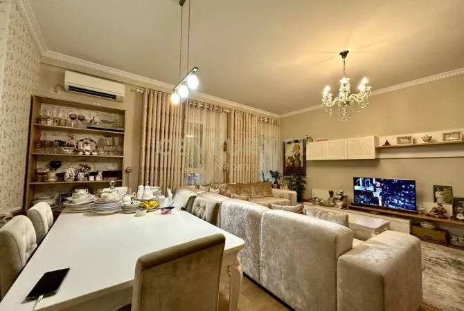 Shtepi ne shitje Apartament ne Tirane, 3+1, Mobilimi E mobiluar, Pagesa 265,000  Euro.