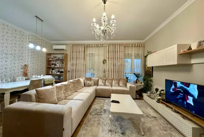 Shtepi ne shitje Apartament ne Tirane, 3+1, Mobilimi E mobiluar, Pagesa 265,000  Euro.