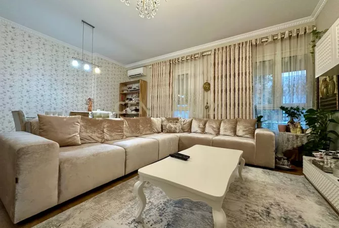 Shtepi ne shitje Apartament ne Tirane, 3+1, Mobilimi E mobiluar, Pagesa 265,000  Euro.