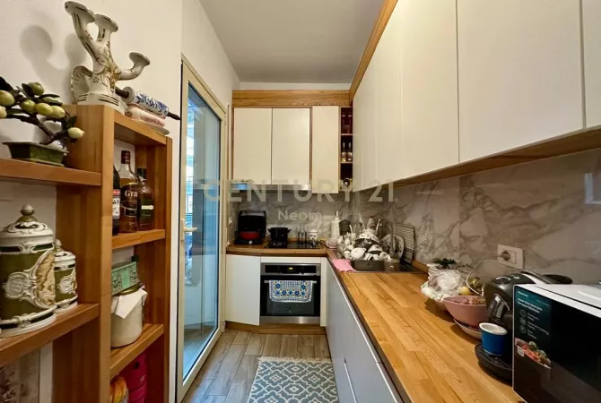 Shtepi ne shitje Apartament ne Tirane, 3+1, Mobilimi E mobiluar, Pagesa 265,000  Euro.