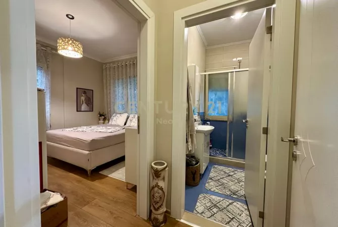 Shtepi ne shitje Apartament ne Tirane, 3+1, Mobilimi E mobiluar, Pagesa 265,000  Euro.