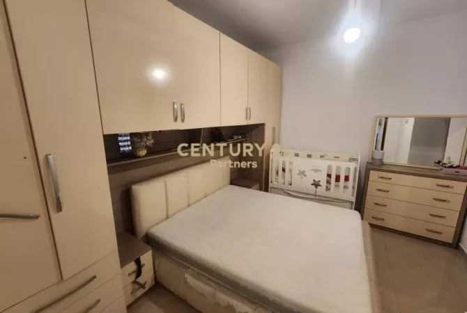 Shtepi ne shitje Apartament ne Tirane, 2+1, Mobilimi Pjeserisht e mobiluar, Pagesa 140,000  Euro.