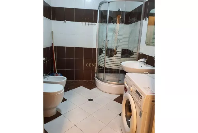 Shtepi ne shitje Apartament ne Tirane, 2+1, Mobilimi E mobiluar, Pagesa 260,000  Euro.