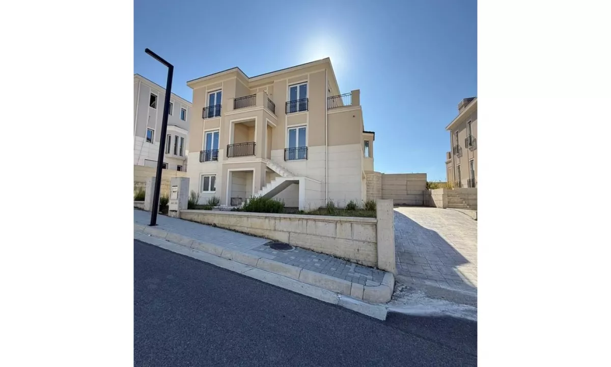 Shtepi ne shitje Vila Luksoze ne Tirane, 5+1, Mobilimi Bosh, pa mobiluar, Pagesa 1,400,000  Euro.