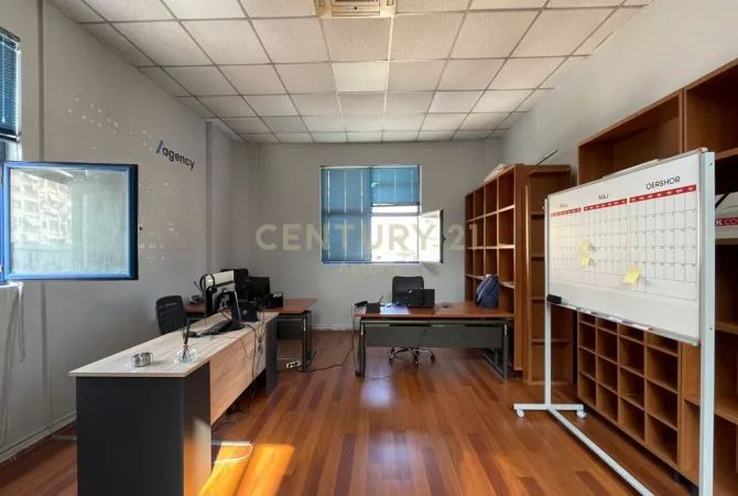 Business Property for Rent 3+1 in Tirana - 570 Euro