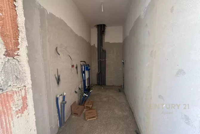 Apartament 1+1 në shitje në Rrugën Siri Kodra!