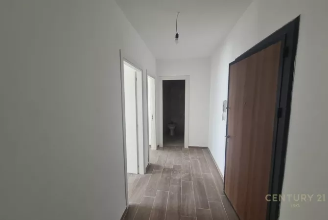 Shtepi ne shitje Apartament ne Tirane, 3+1, Mobilimi Bosh, pa mobiluar, Pagesa 130,000  Euro.