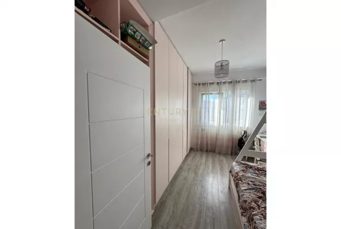 Shtepi ne shitje Apartament ne Tirane, 2+1, Mobilimi E mobiluar, Pagesa 220,000  Euro.