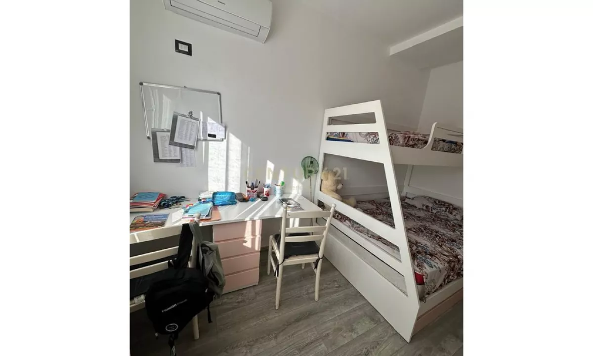 Shtepi ne shitje Apartament ne Tirane, 2+1, Mobilimi E mobiluar, Pagesa 220,000  Euro.