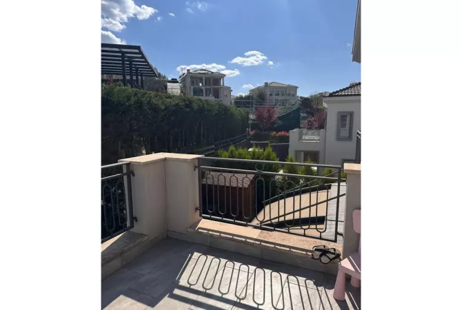 Shtepi ne shitje Vila Luksoze ne Tirane, 4+1, Mobilimi E mobiluar, Pagesa 1,500,000  Euro.