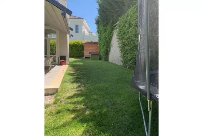 Shtepi ne shitje Vila Luksoze ne Tirane, 4+1, Mobilimi E mobiluar, Pagesa 1,500,000  Euro.