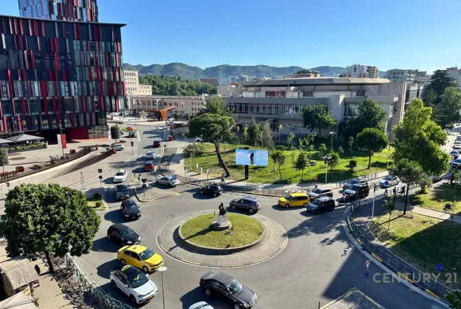 Business Property for Rent 3+1 in Tirana - 2,500 Euro