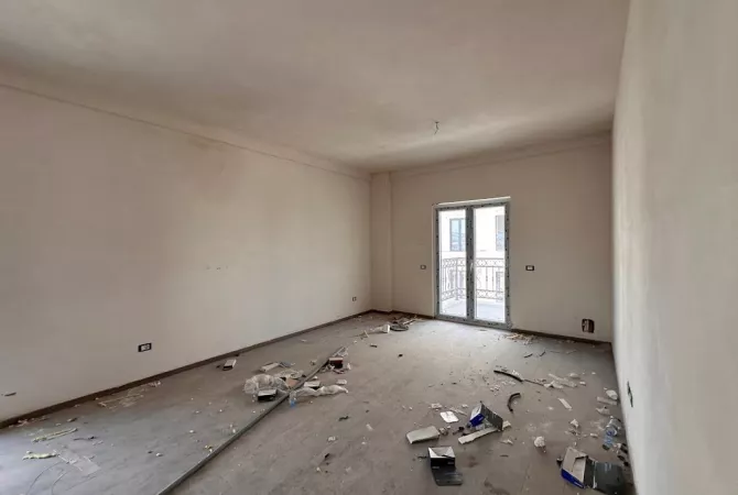 Shtepi ne shitje Apartament ne Tirane, 2+1, Mobilimi Bosh, pa mobiluar, Pagesa 236,000  Euro.